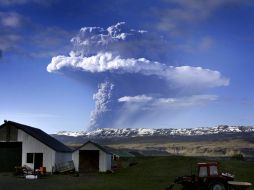 Imagen de una nube de humo y ceniza sobre el volcán Grimsvoetn en Islandia. AFP /