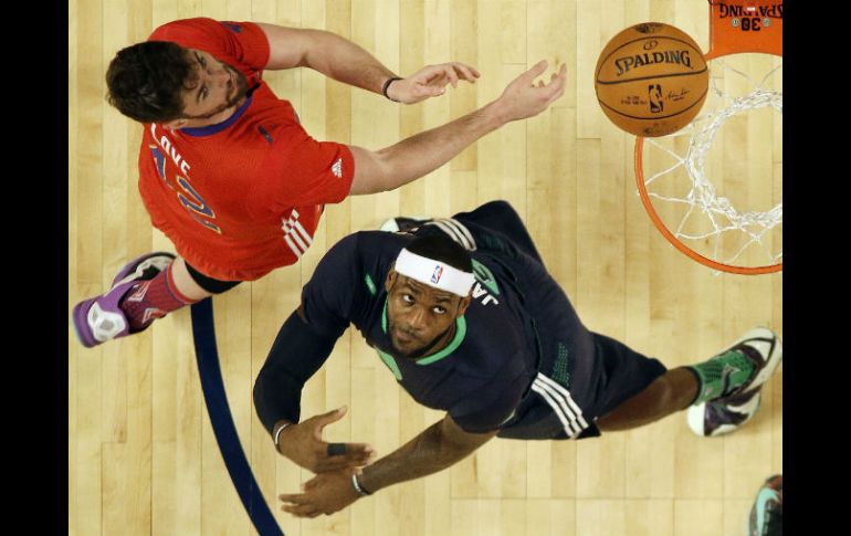 Foto de archivo de un Juego de Estrellas entre Kevin Love (en ese momento parte de los Timberwolves) y LeBron James. AP /