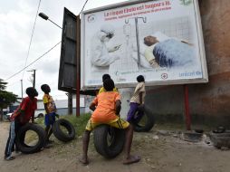 El brote de ébola ha dejado mil 427 muertos desde marzo, en Liberia, Guinea, Sierra Leona y Nigeria. AFP /