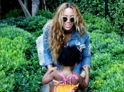 La cantante Beyoncé acudió a los Premios MTV acompañada de su hija. ESPECIAL /