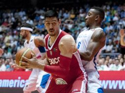 Gustavo Ayón ha liderado a México a la conqusita de los títulos del del FIBA Américas 2013 y al Centrobasket 2014. MEXSPORT /