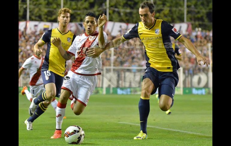 El oaxaqueño espera repetir en el once inicial y ser uno de los jugadores más importantes del Rayo. Foto: @RVMOficial. ESPECIAL /