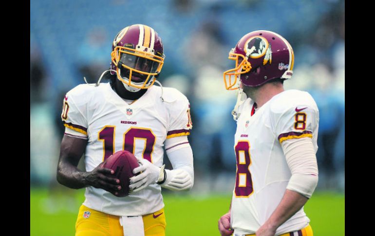 Robert Griffin III, mariscal del campo de Washington, tendrá la presión de mover a un equipo que espera cada vez más de él. AP /