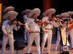 El Mariachi Nuevo Tecalitlán ofreció un homenaje al cantante Napoleón con tres títulos, y un popurrí de sones.  /