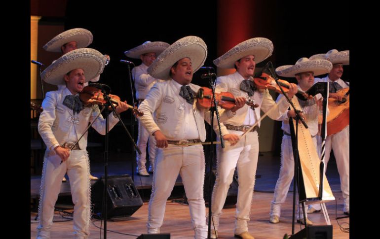 El Mariachi Nuevo Tecalitlán ofreció un homenaje al cantante Napoleón con tres títulos, y un popurrí de sones.  /