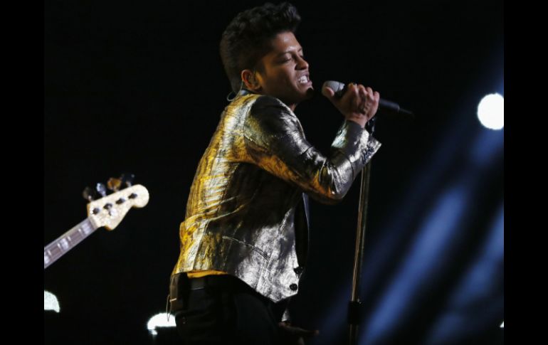 Bruno Mars, un ''hooligan'' musical que estará muy pronto en el país para ''voltearlo'' de cabeza. ARCHIVO /