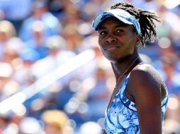 Venus Williams queda a dos puntos de los octavos de final ante Sara Errani, quien logró imponerse. AFP /