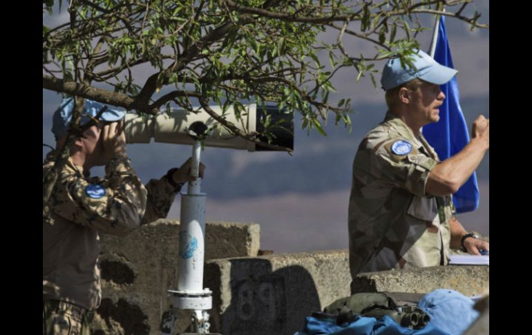 Los rebeldes han exigido a los batallones de la ONU que entreguen sus armas, pero éstos se niegan. EFE /