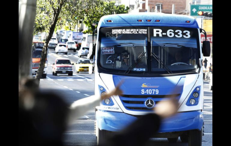 Almaguer dice que rutas que acrediten su estabilidad laboral, capacitación y buen estado de unidades, podrán ser certificadas. ARCHIVO /