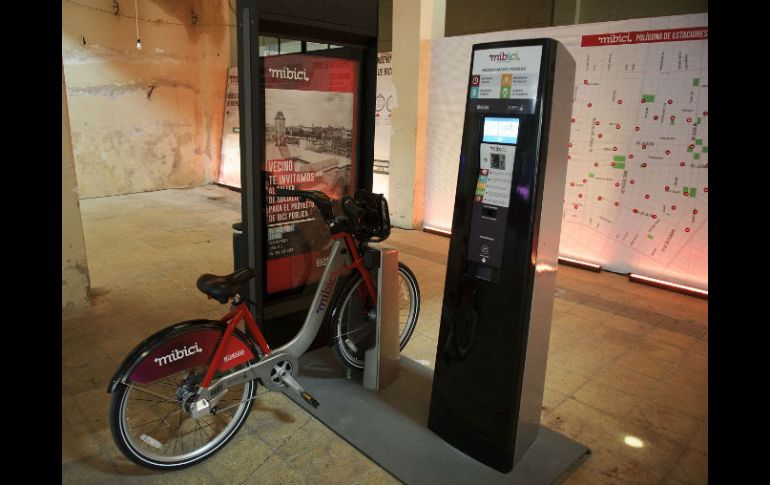 Modelo de bicicleta y estación que se usará en el programa.  /