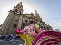 Niños y adultos viven la fiesta del desfile en pleno centro de la ciudad.  /