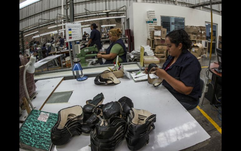 Las acciones buscan impulsar a la industria del calzado, creadora de empleos para las familias mexicanas. ARCHIVO /