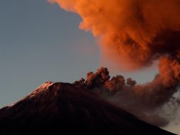 Vista del volcán Tungurahua que mantiene una actividad alta. EFE /