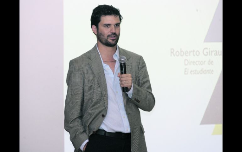 EN CONFERENCIA. El director de la película 'El estudiante', Roberto Girault, compartió su trayectoria con los alumnos de la UP.  /