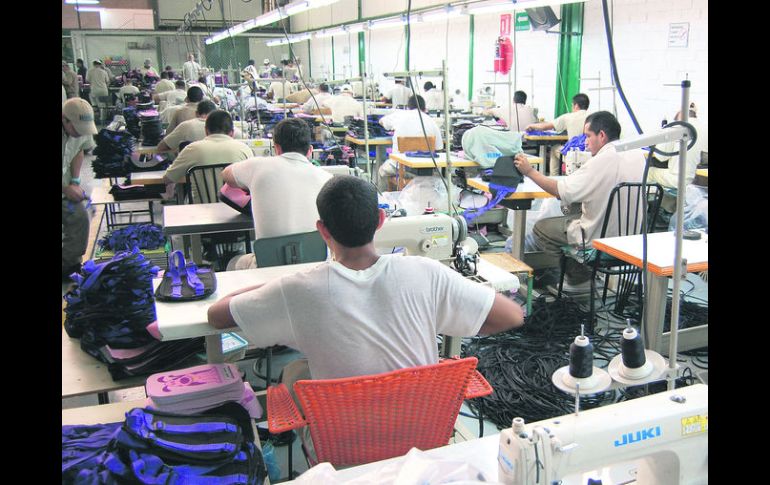 Puente grande. Uno de los trabajos en la prisión de máxima seguridad es la confección de uniformes.  /