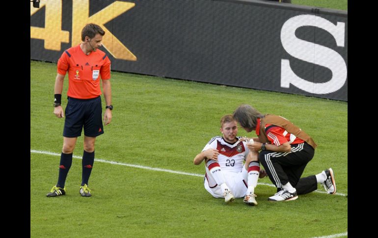 Christoph Kramer es atendido durante la final del Mundial en julio pasado. MEXSPORT /