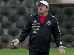 Miguel Herrera tiene casi listo el cuadro que jugará en contra de la Selección chilena. ARCHIVO /