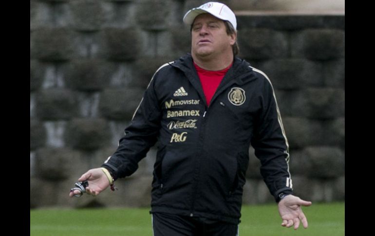 Miguel Herrera tiene casi listo el cuadro que jugará en contra de la Selección chilena. ARCHIVO /