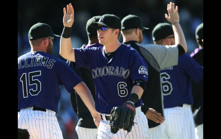 Dickerson llevó a los Rockies a la victoria al proceder con su segundo vuelacercas del juego. AP /