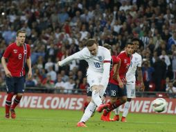 Wayne Rooney anotó su gol 41 en 96 partidos con la camiseta nacional. AP /