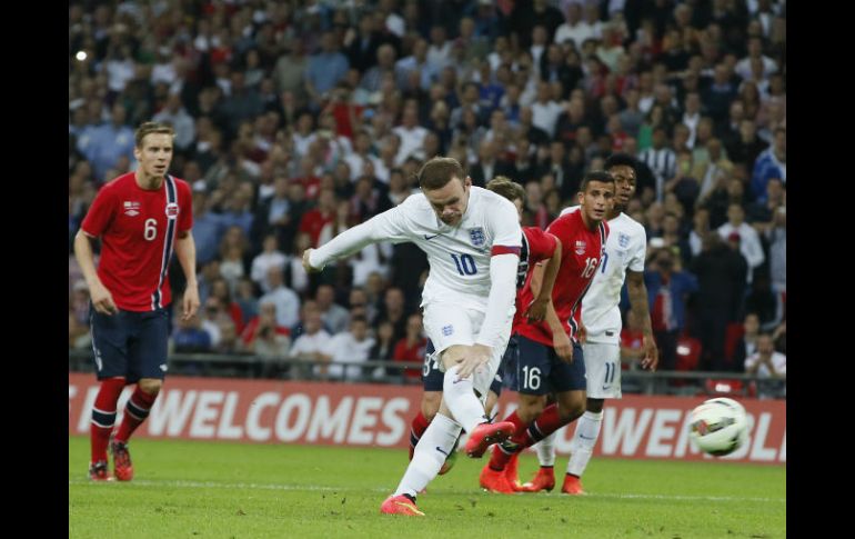 Wayne Rooney anotó su gol 41 en 96 partidos con la camiseta nacional. AP /