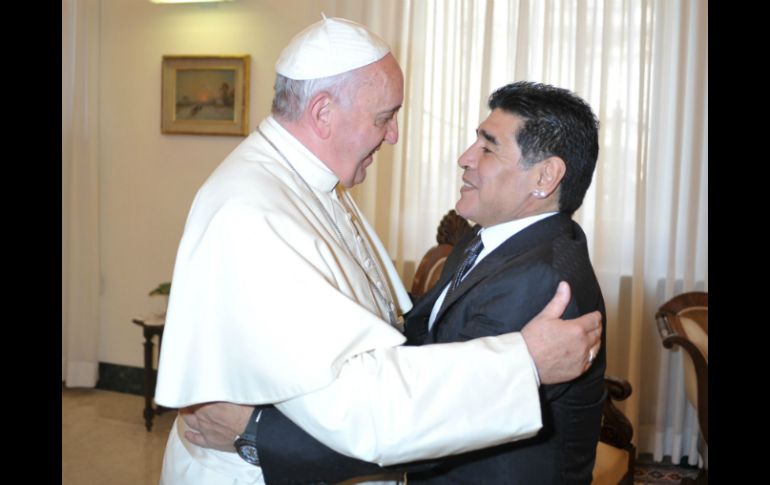 Diego Armando y Jorge Bergoglio volvieron a encontrarse. AFP /