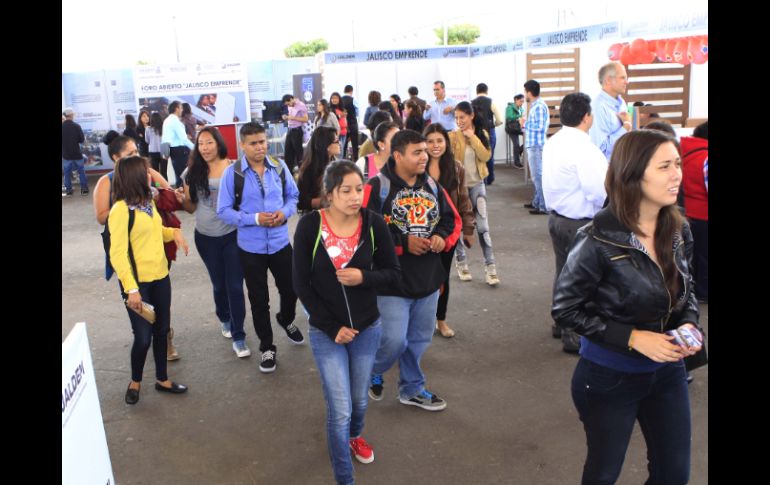 Los jóvenes pudieron presenciar algunas conferencias con expertos.  /