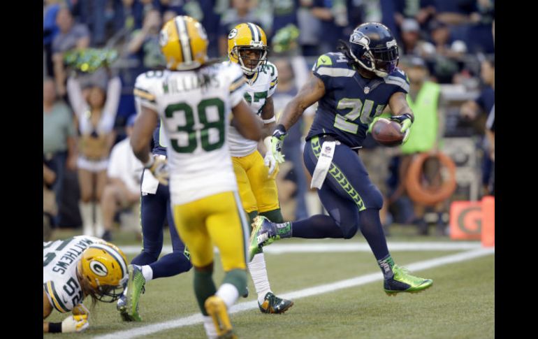 Modo bestia. Marshawn Lynch (24), de Seattle, corrió para 110 yardas y dos anotaciones ayer. AP /