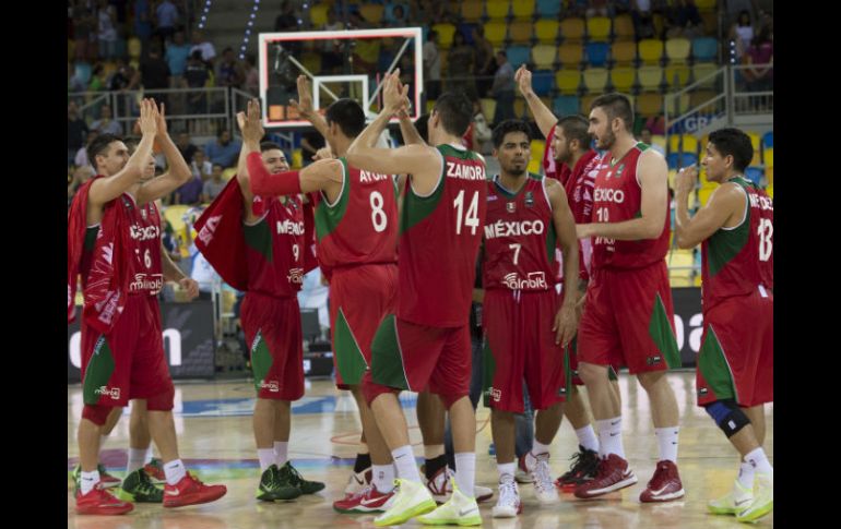 El Tri de basquetbol clasificó por primera vez a la siguiente ronda en un Mundial; la última vez que jugó contra EU ganó. MEXSPORT /