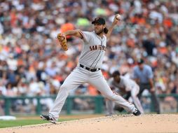 El abridor Madison Bumgarner lanza seis entradas y dirige a los Gigantes a una victoria sobre los Tigres. AFP /