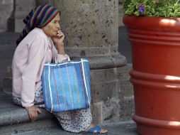 Aseguran que la parte familiar representa un gran apoyo para las personas de la tercera edad. ARCHIVO /