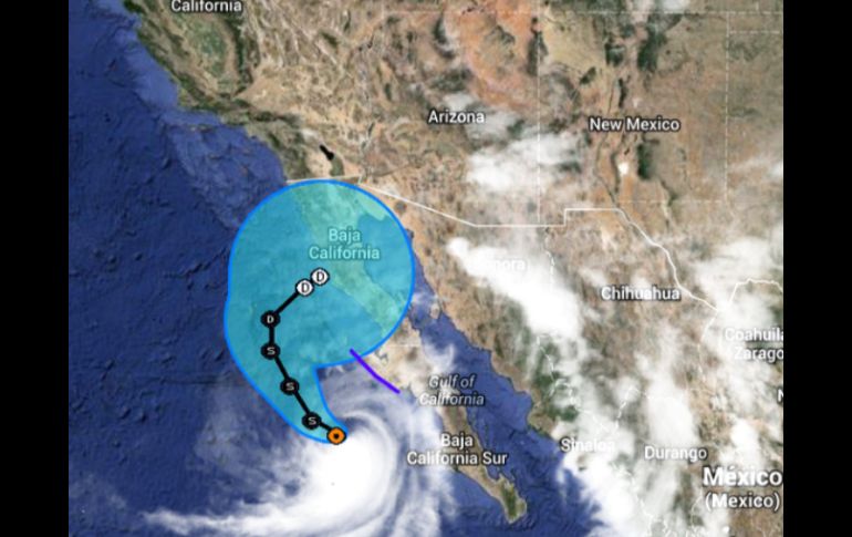 El huracán se desplaza hacia el oeste-noroeste a 13 km por hora. Tomada de @conagua_clima. ESPECIAL /