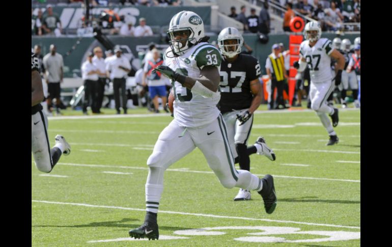 Chris Ivory esquivó varios intentos para taclearlo en su carrera y acabó con un touchdown de 71 yardas. AP /