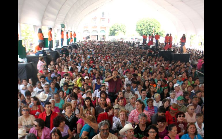 Cientos de personas asistieron a la Plaza Juan Pablo II, frente a la Basílica de Zapopan.  /