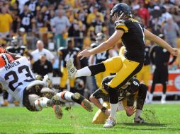 Momento en que  Shaun Suisham tira el gol de campo de 41 yardas. AP /