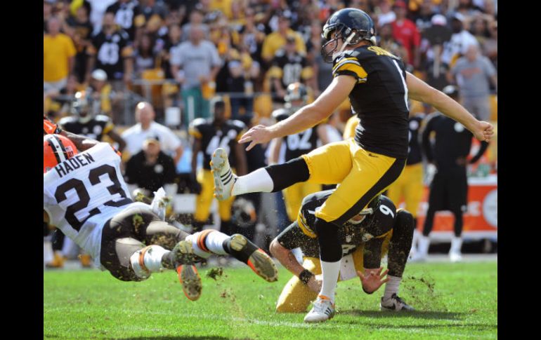 Momento en que  Shaun Suisham tira el gol de campo de 41 yardas. AP /