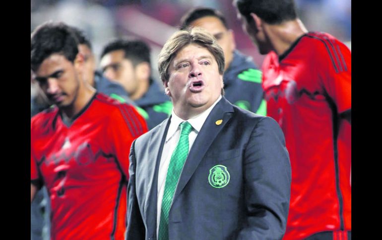 Ex entrenadores de la Selección ven en Miguel Herrera a un hombre que sabe encabezar el proceso del Tri rumbo a los compromisos de 2015 EFE /