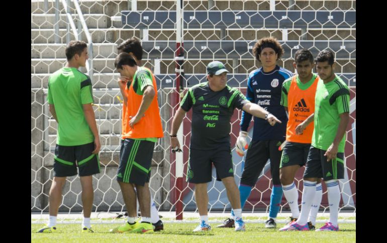 El último entrenamiento mexicano antes del partido se centró en la táctica fija. MEXSPORT  J. Martínez.  /