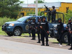 Elementos de la Gendarmería Nacional vigilan en la región de La Ruana y Tepalcatepec, en Tierra Caliente. NTX  G. Salas.  /