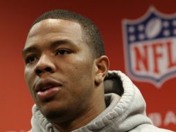 Ray Rice fue despedido de su equipo y suspendido de la liga por golpear a su pareja. AP P. Semansky  /