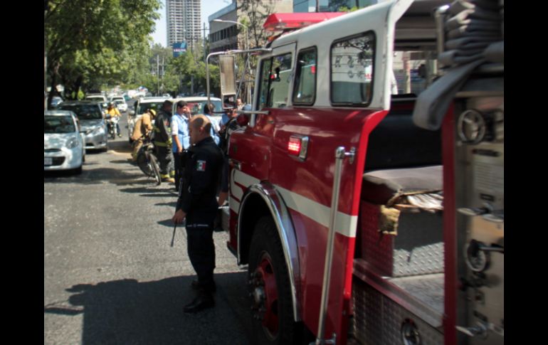 Elementos de los Bomberos acudieron al lugar para atender el hecho. EL INFORMADOR ARCHIVO  /