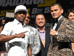 Mayweather y Maidana estuvieron frente a frente en la última conferencia para promocionar la contienda. AFP  E. Miller.  /