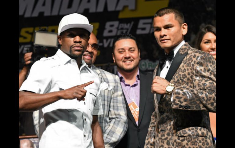 Mayweather y Maidana estuvieron frente a frente en la última conferencia para promocionar la contienda. AFP  E. Miller.  /