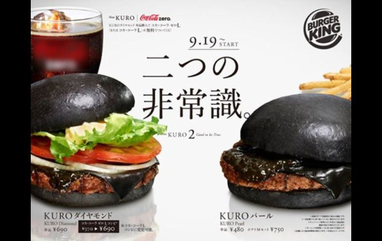 La Premium Kuro Black Burger tendrá un costo de 790 yenes (97.57 pesos). FACEBOOK Burger King Japan  /