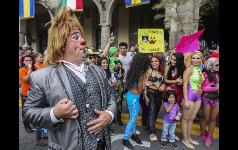 Los inconformes salieron de La Normal y se dirigieron al Ayuntamiento de Guadalajara. EL INFORMADOR F. Atilano  /