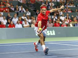 Roger Federer encabeza al equipo helvético; hoy juega el punto de dobles junto a Wawrinka. EFE  S. Di Nolfi  /