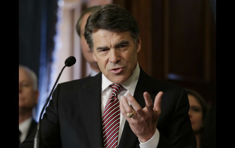 Rick Perry está enfocado en asegurar que los cárteles de droga y otros criminales no tengan el paso libre por Texas. AP ARCHIVO /