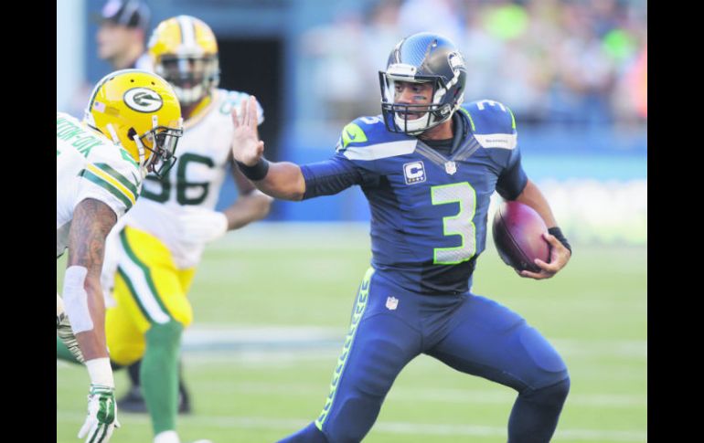 El QB de Seattle, Russell Wilson, jugará por primera vez en el estadio de los Cargadores, que en los 80's rechazaron a su padre. AP /