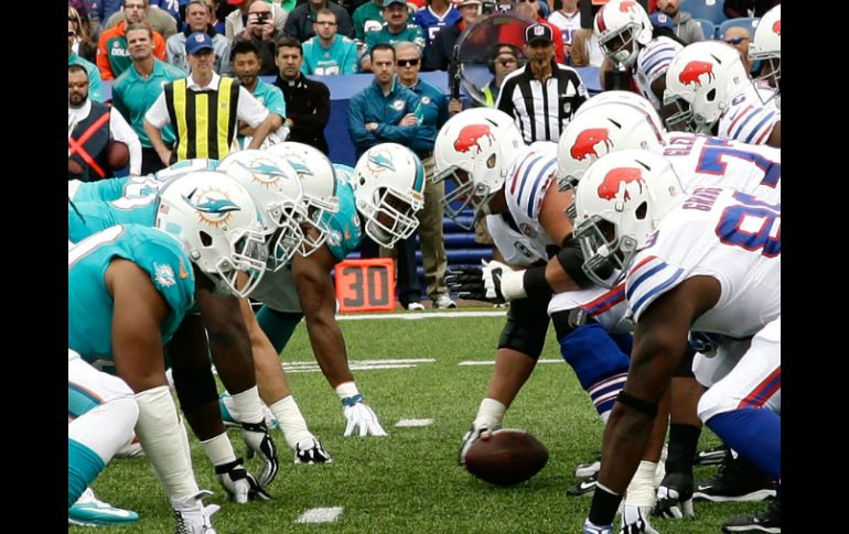 Los Bills de Buffalo a punto de enfrentarse contra los Delfines de Miami en el Estadio Ralph Wilson. AFP  M. Adamucci  /