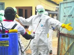 Contagio. Hasta el momento más de dos mil personas han muerto por el virus en Liberia, Guinea, Sierra Leona y Nigeria, según la OMS. AFP /